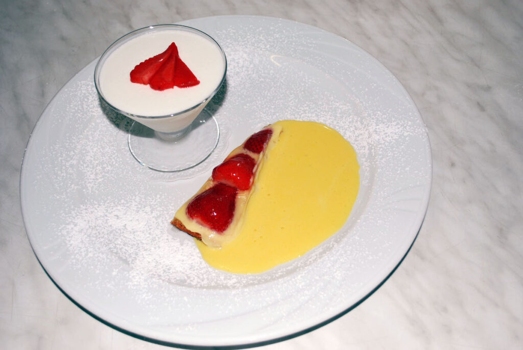 Torta di fragole e crema al cucchiaio